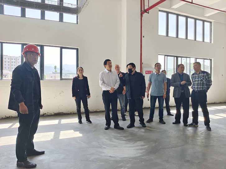 重慶市農(nóng)委畜牧處向品居處長、晏亮副處長、畜牧總站李發(fā)玉研究員等一行到重慶69畜牧調(diào)研指導(dǎo)